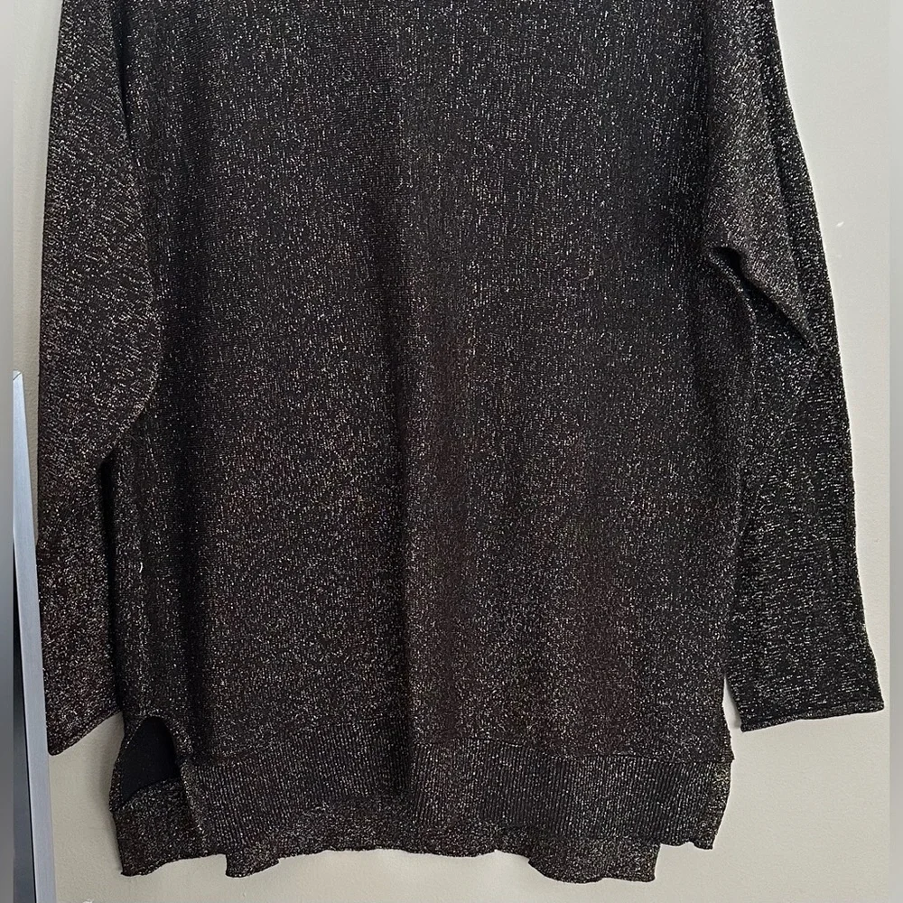 MICHAEL KORS size LARGE Elegant Black Sweater with sparkling GOLD.